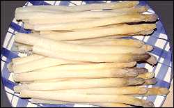 Eingefrorener Spargel. Eingefrorener Spargel.